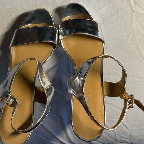 Nine West Silver platform heel. New without box - Picture 4 of 9